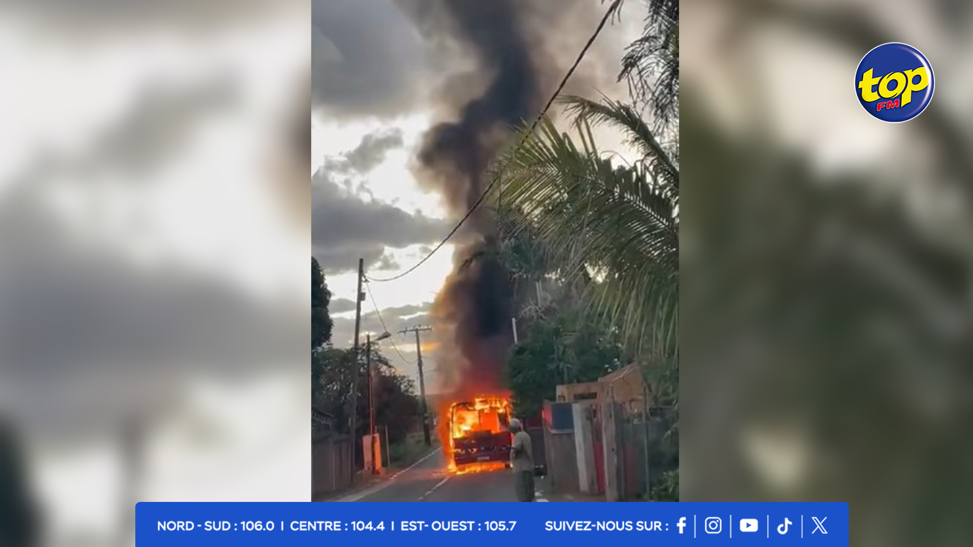 Canot-Un-autobus-de-la-UBS-prend-feu Canot-Un-autobus-de-la-UBS-prend-feu